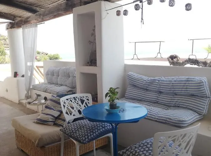 Bed & Breakfast Giardino Dei Carrubi- Al Gradino 365 Alicudi
