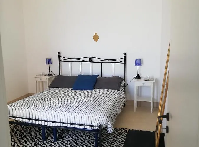 Giardino Dei Carrubi- Al Gradino 365 Bed & Breakfast 3*
